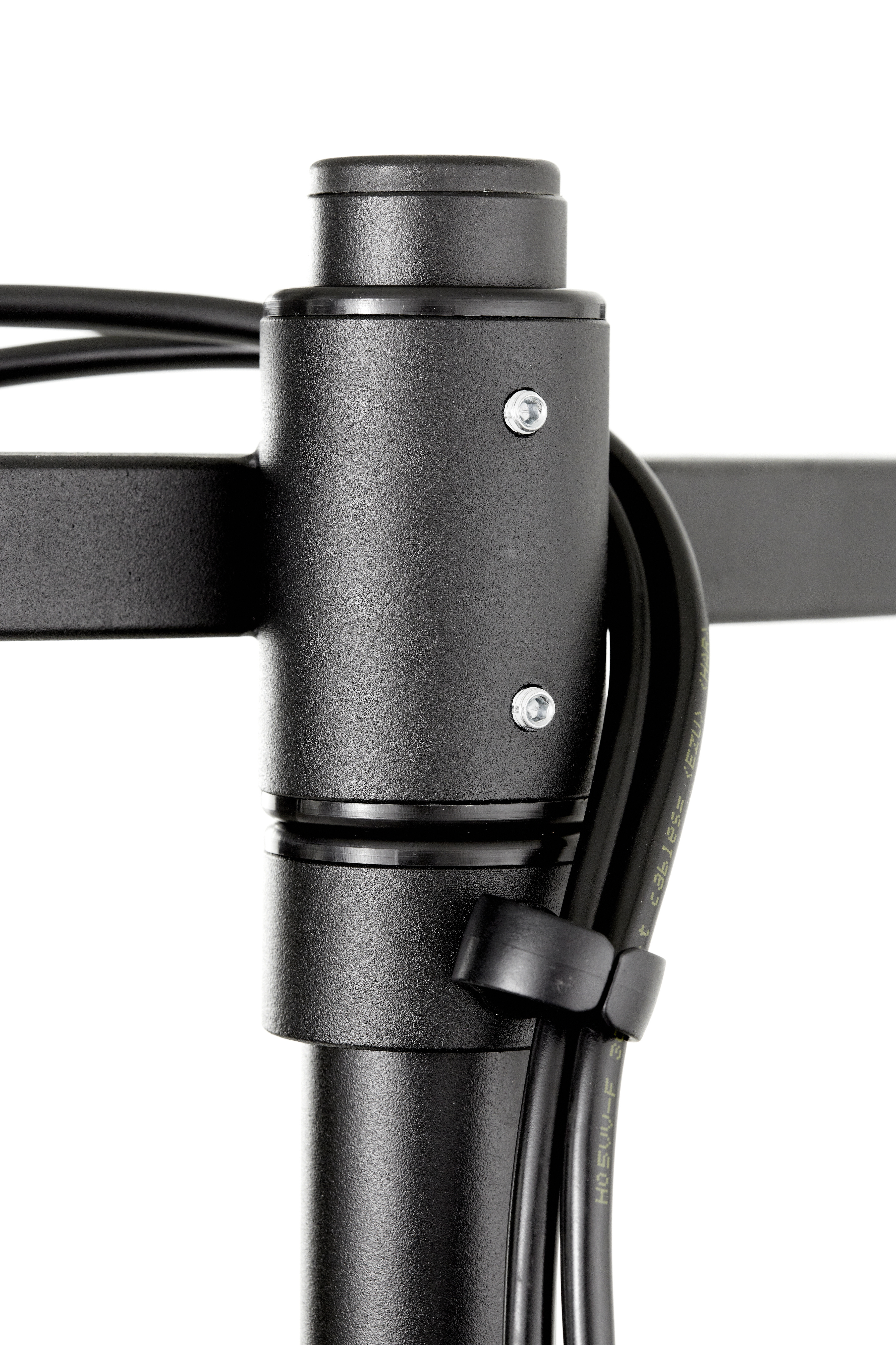 SV07c-B - Supporto da tavolo per quattro schermi da 19-27”.
