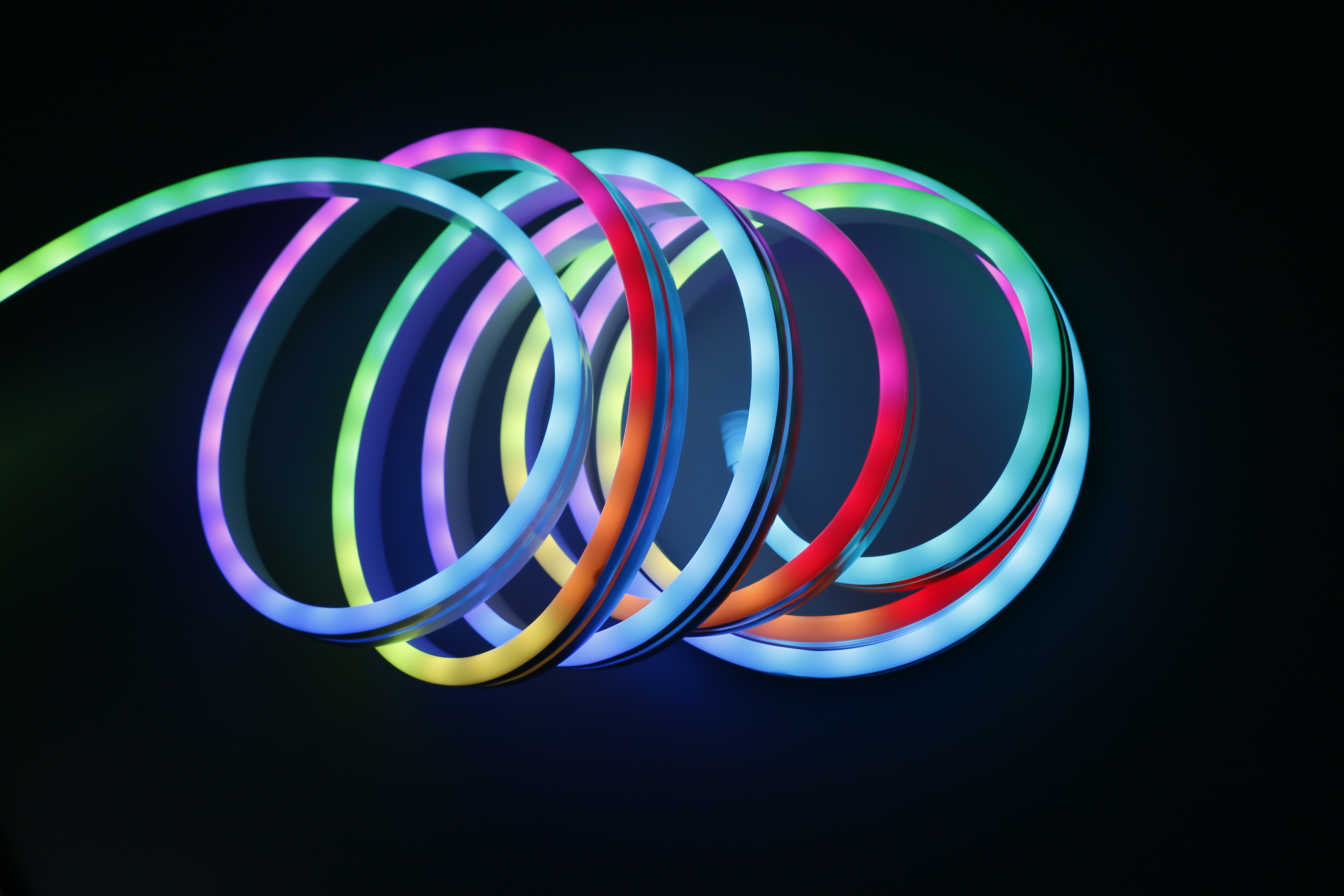 Neon strip LED 5mt 5050 RGBW 4,8W/m con telecomando e alimentatore